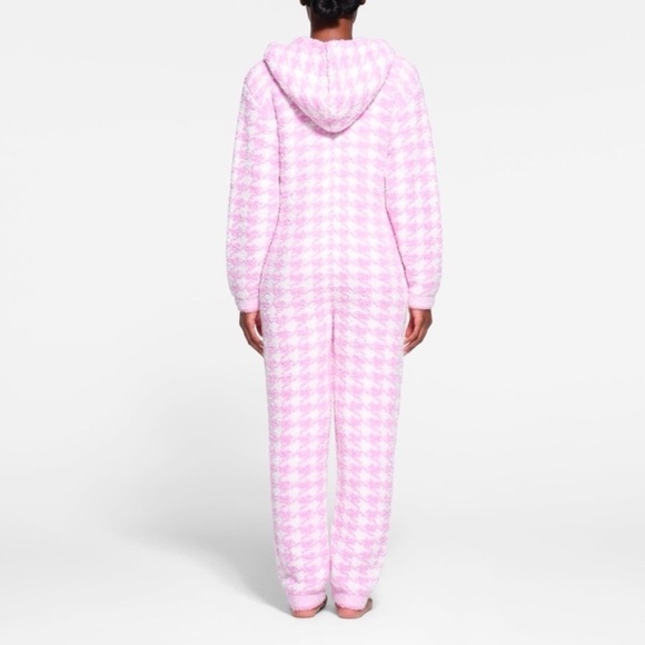 SKIMS COZY KNIT UNISEX ONESIE NWT NEW PETAL HOUNDSTOOTH L XL PINK - Picture 5 of 6